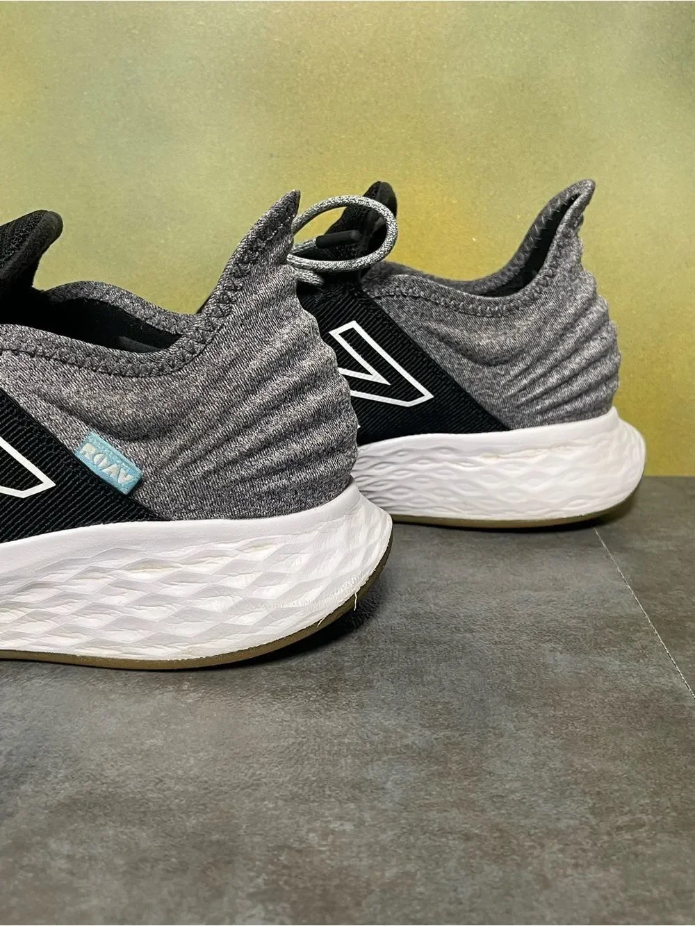 New Balance Women's Fresh Foam Roav T-Shirt Black/Gray Sneakers Size 9.5B